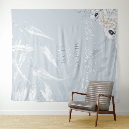 Elegant White Waterverf Foliage Dusty Blue Wandkleed (In Situ (horizontaal))