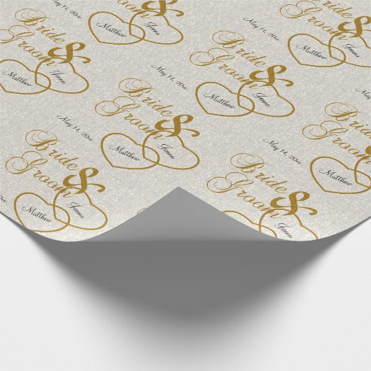 Elegant White Wedding Confetti and Gold Lettering Cadeaupapier (Hoek)
