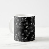 Elegant White Wildflower Doodles Pattern Coffee Mu Koffiemok (Voorkant links)