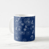 Elegant White Wildflower Doodles Pattern Koffiemok (Voorkant links)