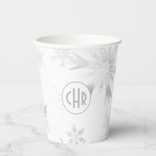 Elegant White Winter Snowflakes Papieren Bekers (Voorkant)
