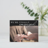 Elegant wij zijn eindelijk het Beheerde Verloving Aankondigingskaart (Staand voorkant)