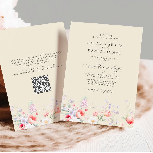 Elegant wildflower garden beige QR RSVP wedding Kaart