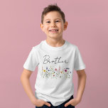 Elegant Wildflower Meadow Brother Baby shower T-shirt<br><div class="desc">Vier de komende komst van je baby broer of zus met dit Elegant Wildflower Meadow broeder t-shirt. Het shirt toont "Brother" in een handgeschreven zwart script met een grillige reeks wilde bloemen in prachtige tinten van roze, geel, paarse, blauw en groen. Het waterverf wildflower broeder t-shirt is perfect om te...</div>