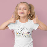 Elegant Wildflower Meadow Zuster Baby shower T-shirt<br><div class="desc">Vier de komende komst van je baby broer of zus met dit Elegant Wildflower Meadow zustert-shirt. Het shirt toont "Sister" in een handgeschreven zwart script met een grillige reeks wilde bloemen in prachtige tinten van roze, geel, paarse, blauw en groen. Het waterverf wildflower zus t-shirt is perfect om te draag...</div>