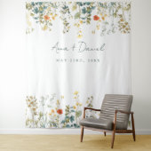 Elegant Wildflower Wedding Wandkleed (In situ)