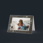 Elegant Winter Foliage Holiday Foto grijs Feestdagen Kaart<br><div class="desc">Elegant waterverf winterblad,  grijze zandfotokaart. Binnen kaart verstrekt een ruimte van de sjabloon van de fotocollage drie en veelvoudige tekstlijnen voor persoonlijk bericht,  namen en jaar.</div>