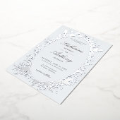 Elegant Winter Foliage Lijst Stoffig Blauw Bruilof Folie Uitnodiging (Gedraaid)