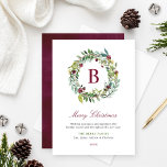 Elegant Winter Greenery Burgundy Monogram Wreath Feestdagenkaart<br><div class="desc">Deze elegante en minimale kerstkaart is voorzien van een florale groene waterverf met een aangepast grove vormgeving van een rode monogram voor wijngaarden met gaarne, samen met een stijlvolle rode, groene en donkergrijze tekst die volledig gepersonaliseerd kan worden met uw feestelijke feestelijke feestdag, familieleden en het jaar. Een coördinerende achtergrond...</div>