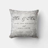 Elegant Winter Wedding Mr & Mrs Favor Silver Kussen (Voorkant)