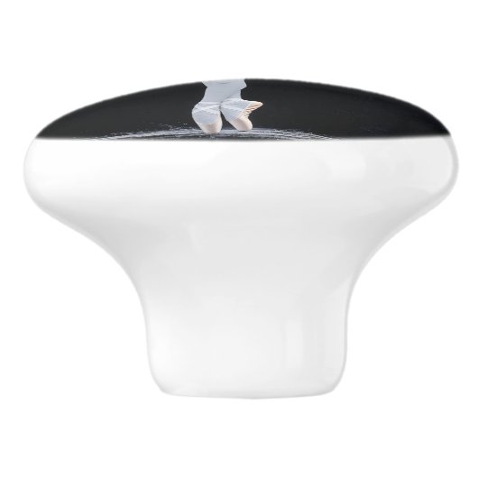 Elegant wit ballerina silhouet op zwart keramische knop (Zijkant)