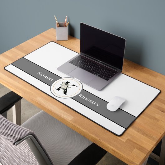 Elegant wit bloemend monogram & naam op wit bureaumat (Kantoor 2)
