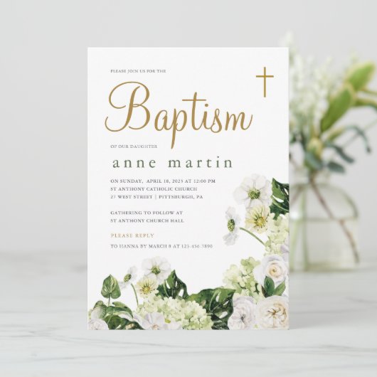 Elegant wit bloemengroen met kruisdoop kaart (Staand voorkant)
