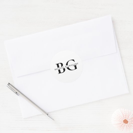 Elegant wit en zwart monogram Initialen bruiloft Ronde Sticker (Envelop)