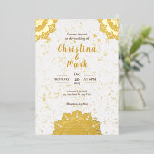 Elegant Wit Gouden Moderne Typografie Bruiloft Folie Uitnodiging (Staand Voorkant)