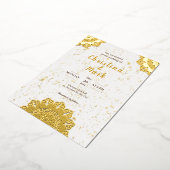 Elegant Wit Gouden Moderne Typografie Bruiloft Folie Uitnodiging (Gedraaid)