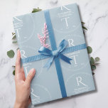 Elegant wit grijs monogram bruiloft inpakpapier<br><div class="desc">Introductie van onze Elegant Modern Script Photo Monogram Wedding Suite in zacht blauw-grijs en wit. Elk stuk is zorgvuldig ontworpen om een samenhangende elegante look en feel te creëer. Dit collectie bevat alle essentiële huwelijksbenodigdheden zoals Save-the-Date-briefkaarten, uitnodigingen, RSVP-kaarten, cadeauverpakking of gunstdozen en elk onderdeel van uw trouwsuite met een elegant...</div>