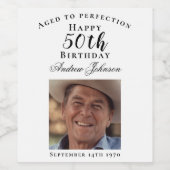 Elegant wit Happy 50th Verjaardagsfeestfoto Wijn Etiket (Enkel label)