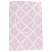 Elegant wit kruis op roze patroon doop medium cadeauzakje (Voorkant)