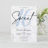 Elegant wit marmer script blauw foto Sweet 16 Kaart (Staand voorkant)