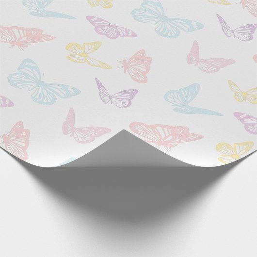 Elegant wit pastel roze blauwe vlinder patroon cadeaupapier (Hoek)