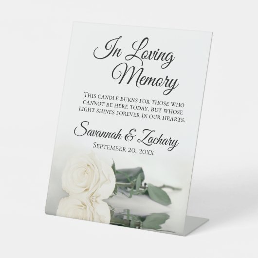 Elegant wit Rose Loving Memory Huwelijksmonument Reclamebord Met Voetstuk (Voorkant)
