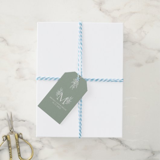 Elegant wit salie-groen monogram pasgetrouwd cadeaulabel (Met Touw)