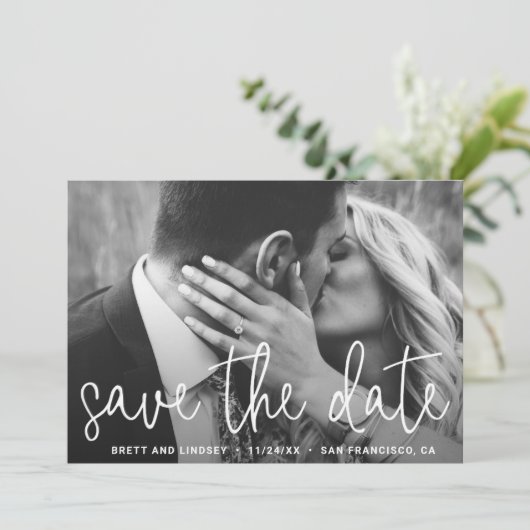 Elegant wit script eenvoudige foto moderne bruilof save the date (Staand voorkant)