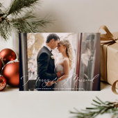 Elegant Wit Script Vrolijk & Getrouwd Foto Feestdagenkaart