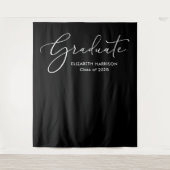 Elegant Wit Script Zwart Afstuderen Achtergrond Wandkleed (Voorkant)