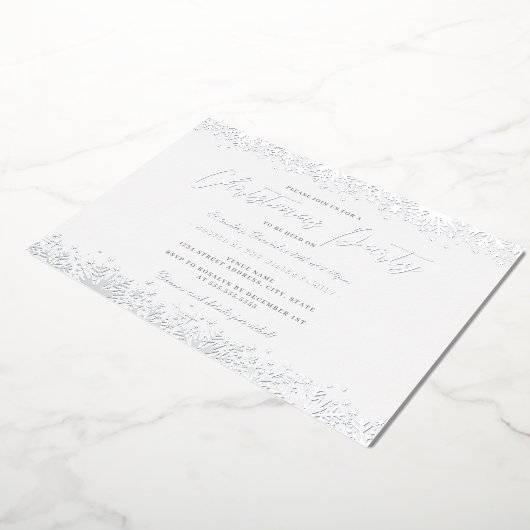 Elegant Wit Zilveren Sneeuwvlok Kerstfeest Folie Uitnodiging (Gedraaid)