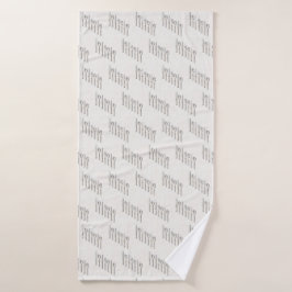 Elegant witgouden bestek diagonaal gerangschikt badhanddoek