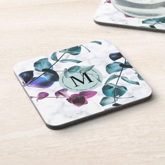 Elegant witmarmeren eucalyptusbladmonogram bier onderzetter (Linkerzijde)