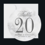 Elegant Witte Marmeren Trouw Rond Tafel Nummer Kaart<br><div class="desc">Elegant Trouw Rond Tafel Nummerkaart heeft de titel "Tafel" in grijze elegante script lettertype met groot tafelnummer en trouwdetails in grijze serif lettertype op witte marmeren achtergrond. Ook perfect voor bruidsuitstapje,  verjaardagsfeest,  restaurants,  speciale gelegenheden partijen en evenementen.</div>