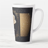 Elegant Witte Roos en Goud Design Latte Mok (Rechts)