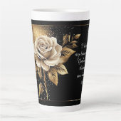 Elegant Witte Roos en Goud Design Latte Mok (Voorkant)