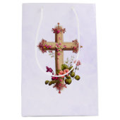 Elegant Wooden Cross met roze bloemen Medium Cadeauzakje (Voorkant)
