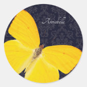 Elegant Yellow Butterfly Black Damask voeg naam to Ronde Sticker (Voorkant)