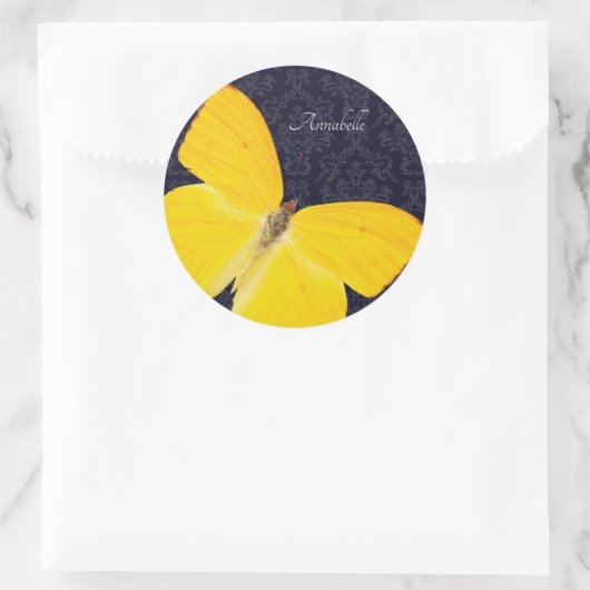 Elegant Yellow Butterfly Black Damask voeg naam to Ronde Sticker (Tas)
