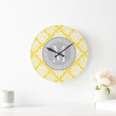 Elegant Yellow Damask gepersonaliseerd Grote Klok (Huis)