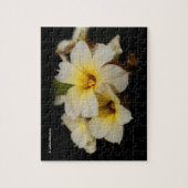 Elegant Yellow Floral Satin Flowers op zwart Legpuzzel (Verticaal)