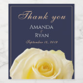 Elegant Yellow Rose Blue Floral Weddenschap Bedank Wijn Etiket (Enkel label)