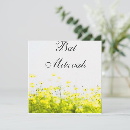 Elegant Yellow Wildbloemen Bat Mitzvah Uitnodiging (Staand voorkant)