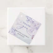 Elegant zacht pastel paarse lentesbloemen bruiloft bedankjes labels (In situ)