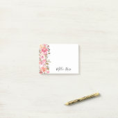 Elegant zalm Roze Floral Name Post-it® Notes (Op bureau)