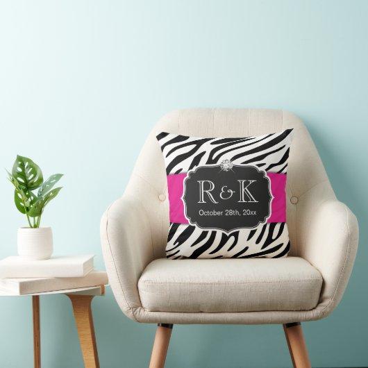 Elegant Zebra Print Hot Pink Weddenschap Initialen Kussen (Stoel)