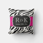 Elegant Zebra Print Hot Pink Weddenschap Initialen Kussen (Voorkant)