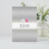 Elegant zilveren damast en roze roos RSVP (Staand voorkant)