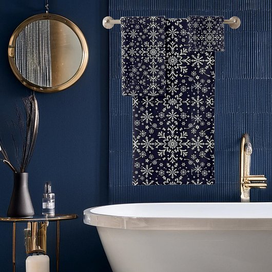 Elegant zilveren en blauwe sneeuwvlokken patroon bad handdoek