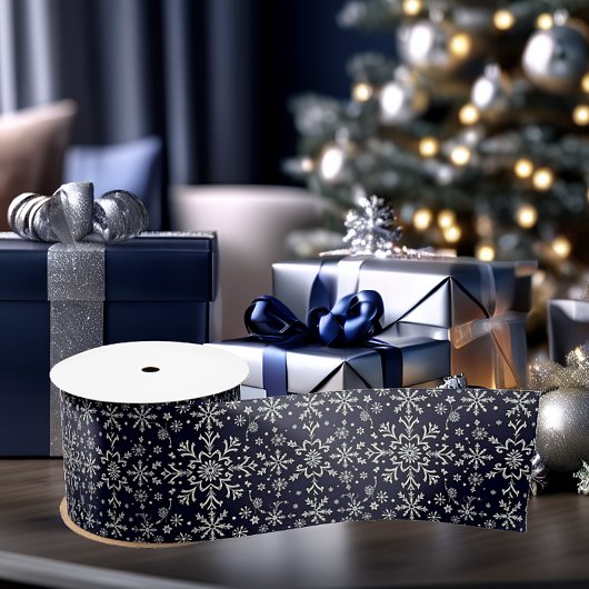 Elegant zilveren en blauwe sneeuwvlokken patroon satijnen lint